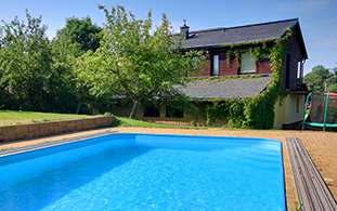 CHATY, CHALUPY S BAZ�NEM